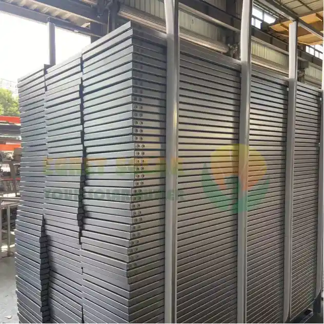 Solar aluminum walkway for rooftop solution